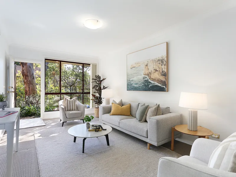 Lovely townhouse nestled in tranquil leafy setting