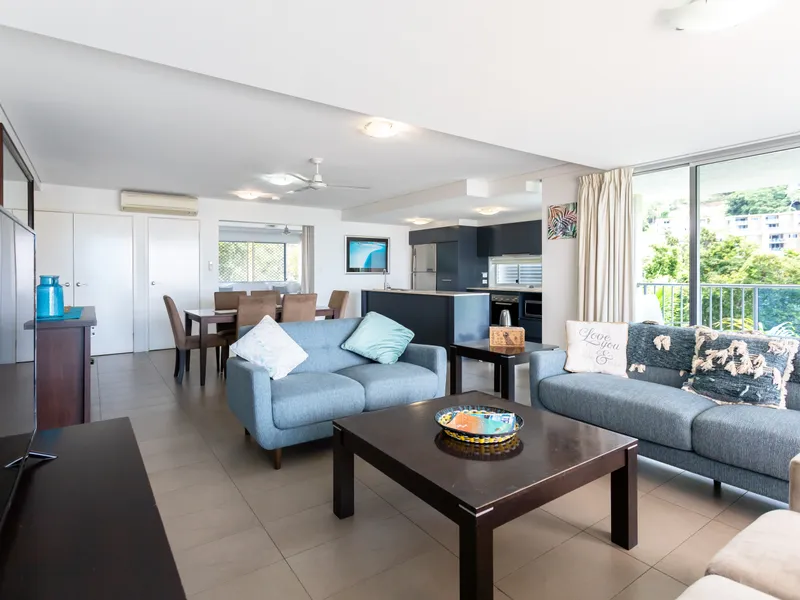 Immaculate Airlie Beach Apartment With Big Ocean Views!