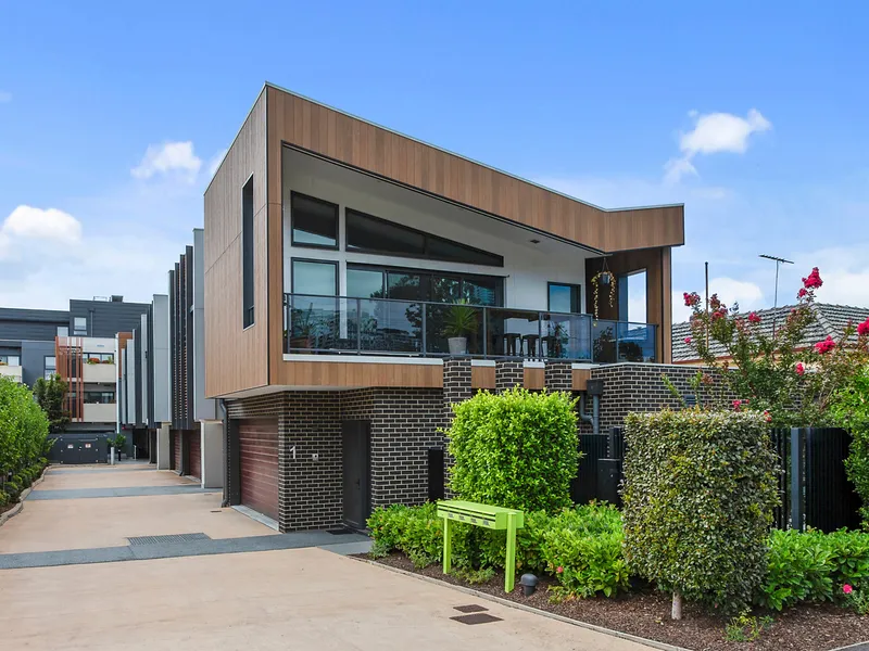 Ultimate Executive Lifestyle with a Location to Match