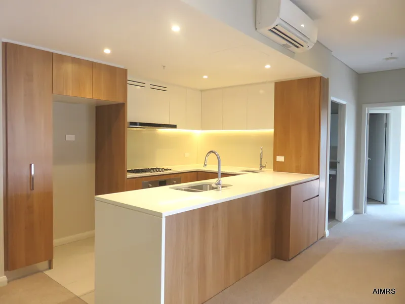 Corner 2 bedroom high level apartment with water view!! 