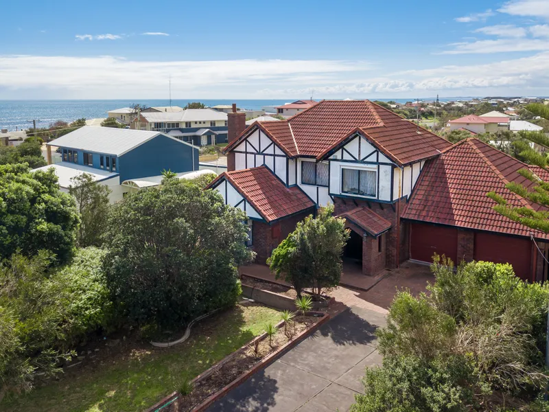 Peppy - King of the Castle