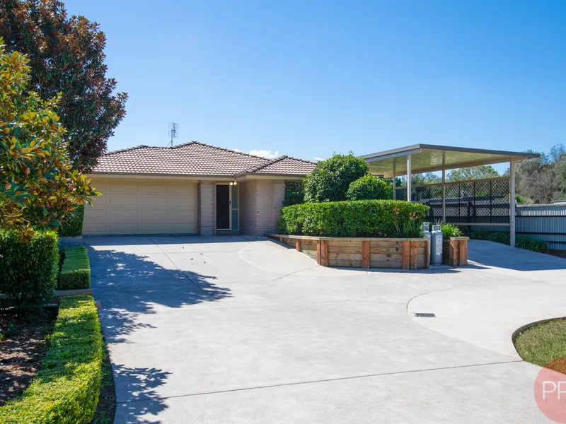 QUALITY 5 BEDROOM HOME on 1012 sqm