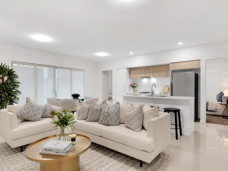 5 min walk to Garden City! Generous 2 Bedroom 2 Bathroom in Upper Mount Gravatt.