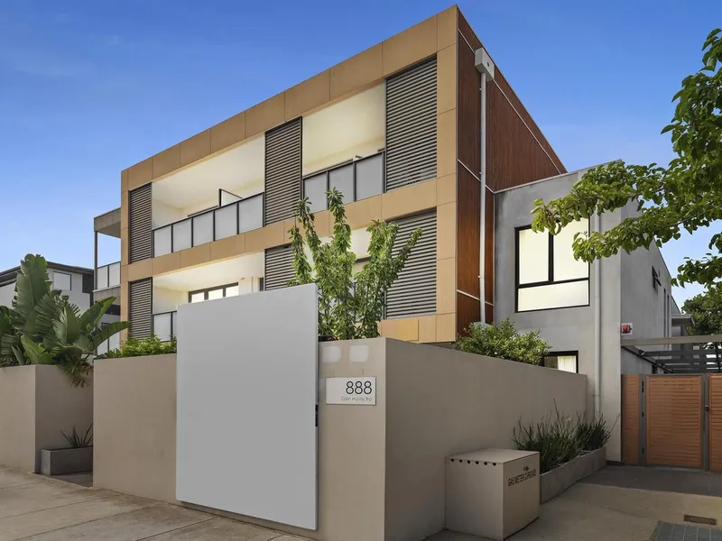 Chic and Contemporary in Prime Location