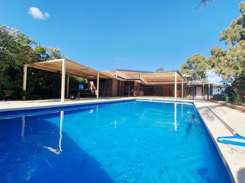 Spacious family home with pool near the river