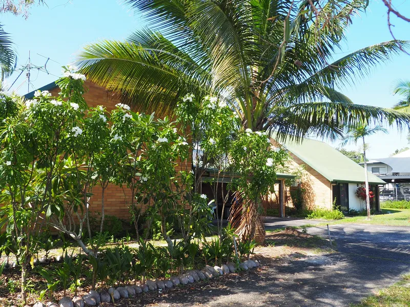 ATTRACTIVE INVESTMENT DUPLEX / UNITS 