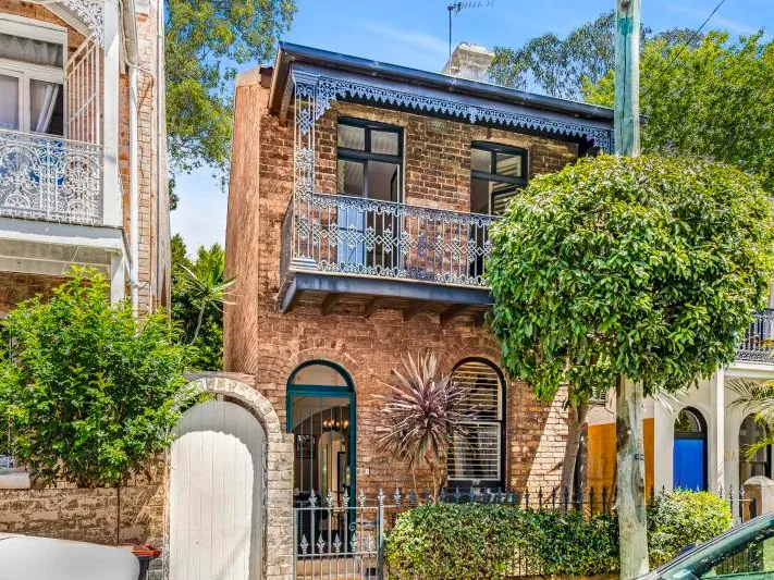 Charming three bedroom fully furnished terrace