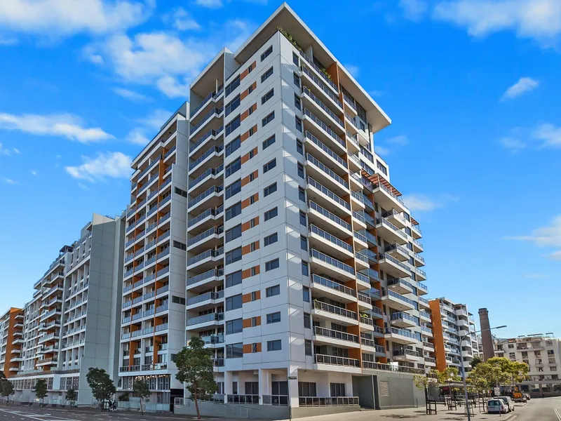 Spacious executive split level apartment in lifestyle resort setting