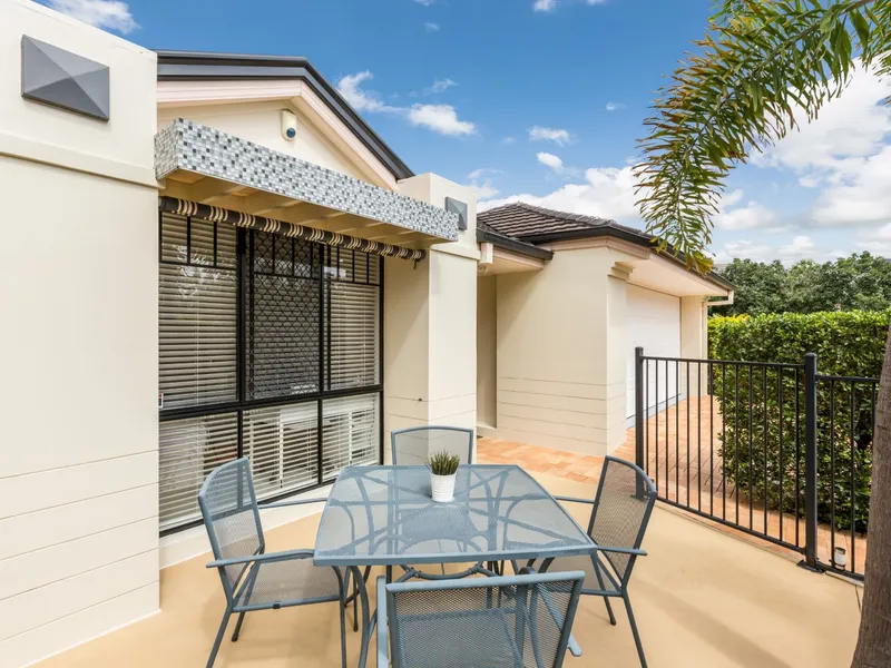 Just 3 Houses From The LAKE & SHOPS! Contemporary Home - Location, location, location!