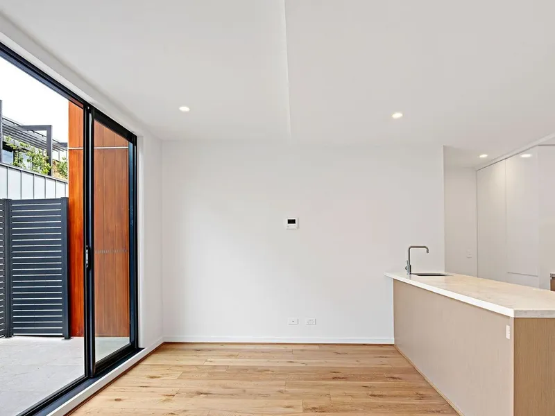 Established recently occupied Kew Apartment for Urgent Sale