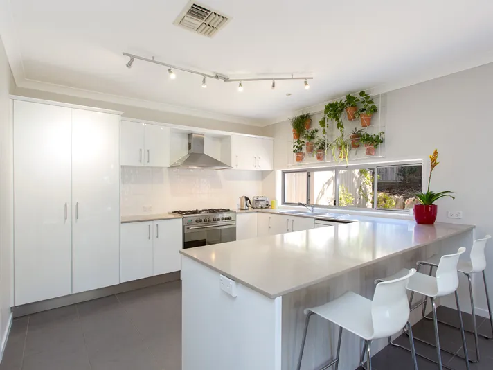Beautiful large family home in elevate Moggill