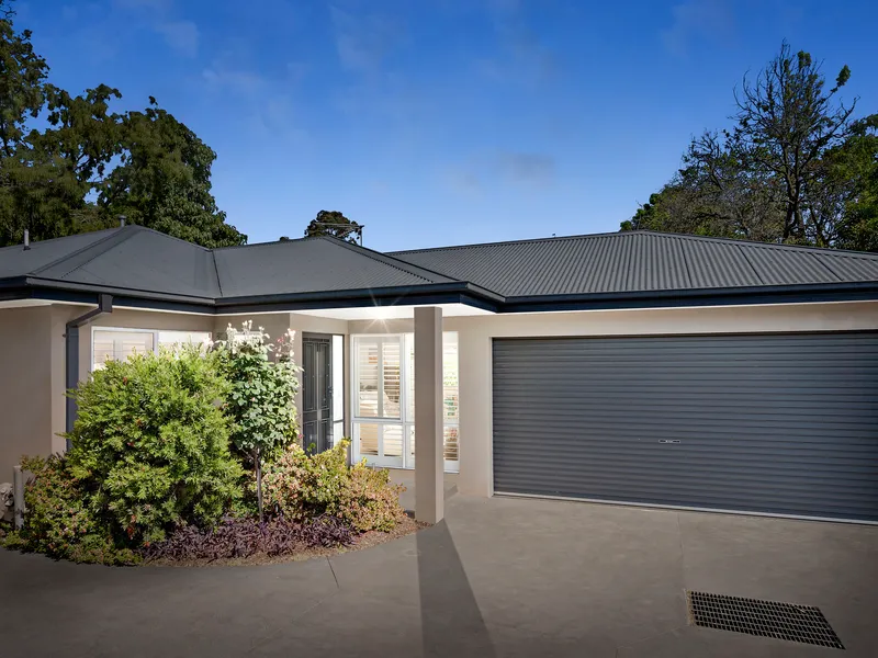 Single Storey Living & A Short Walk To Shops