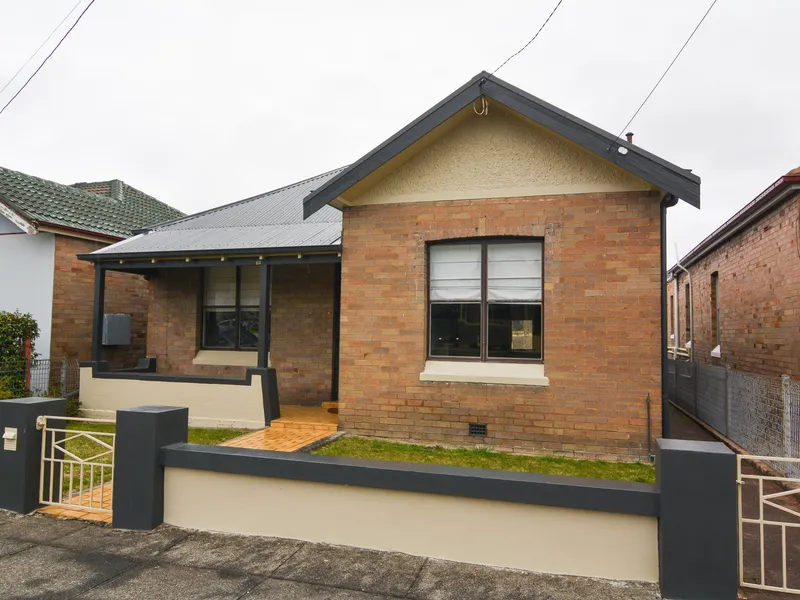 FULLY FURNISHED 3 BEDROOM HOME