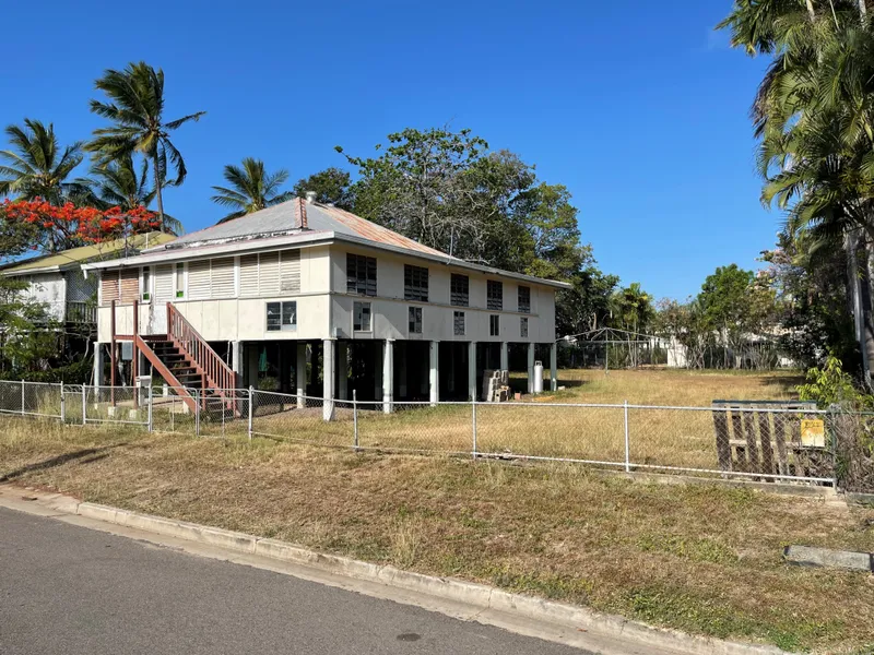 Centurion QLDER cottage on 810m2 – 2 x 405m2 parcels