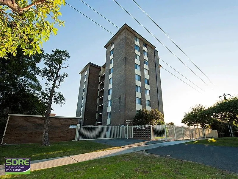 Stunning Renovated 2 Bedroom Unit