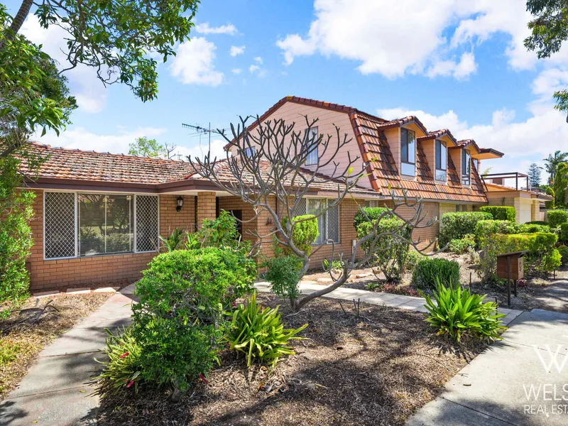 HUGE HOME ON SALEHAM!