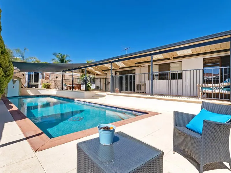 Gorgeous Family Home with a Pool!