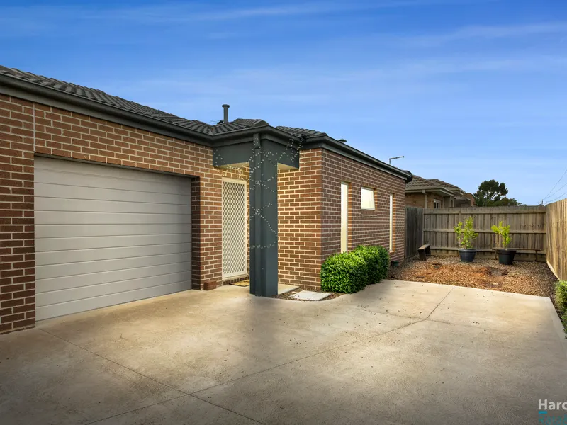 Low Maintenance & in a Prime Location