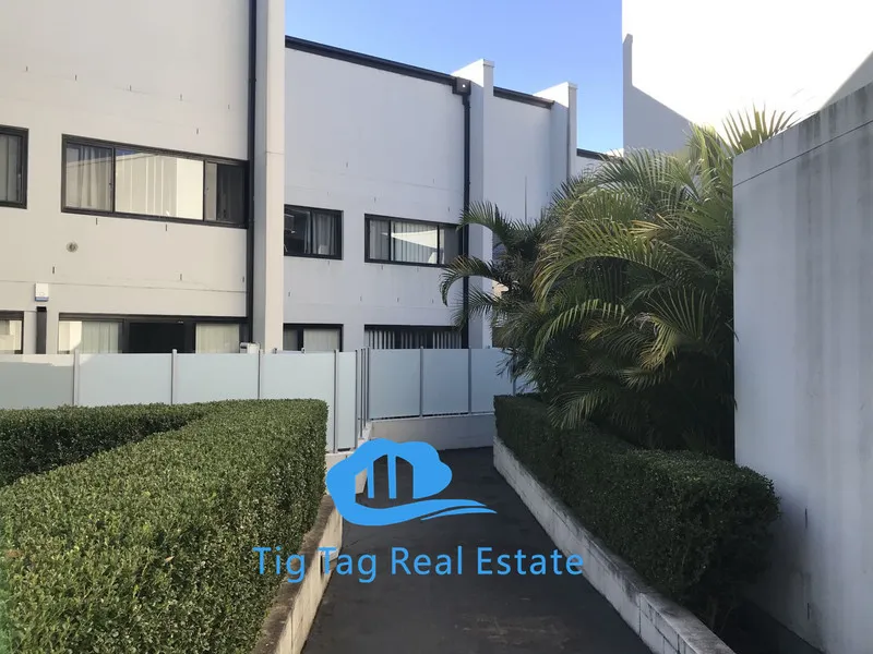 Option to be furnished - 5 bedroom apartment for lease