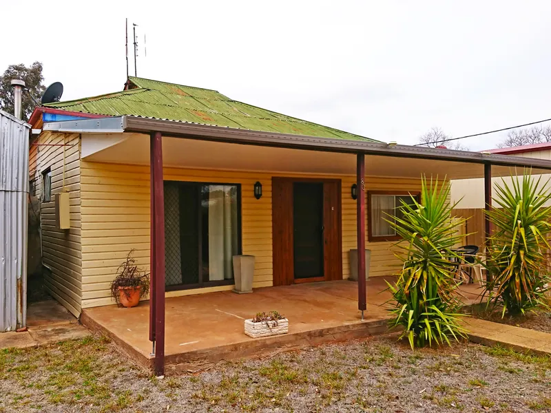 Comfort, Convenience and a Big Shed!