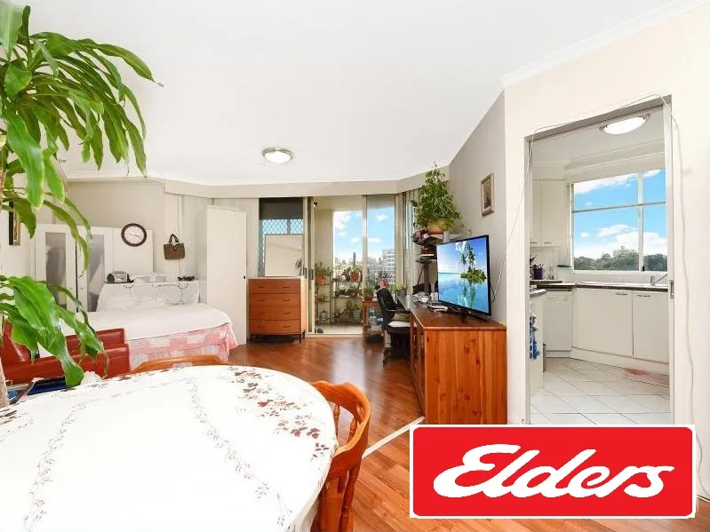 Complex facilities include indoor pool, spa, sauna, gymnasium and game room, save money!!