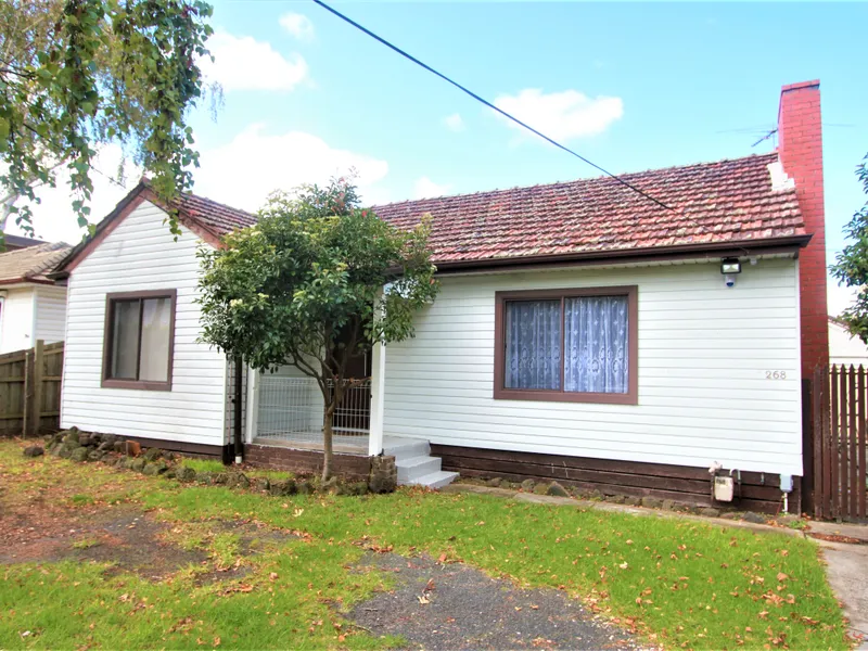 Heart of Huntingdale - spacious, bright and freshly painted