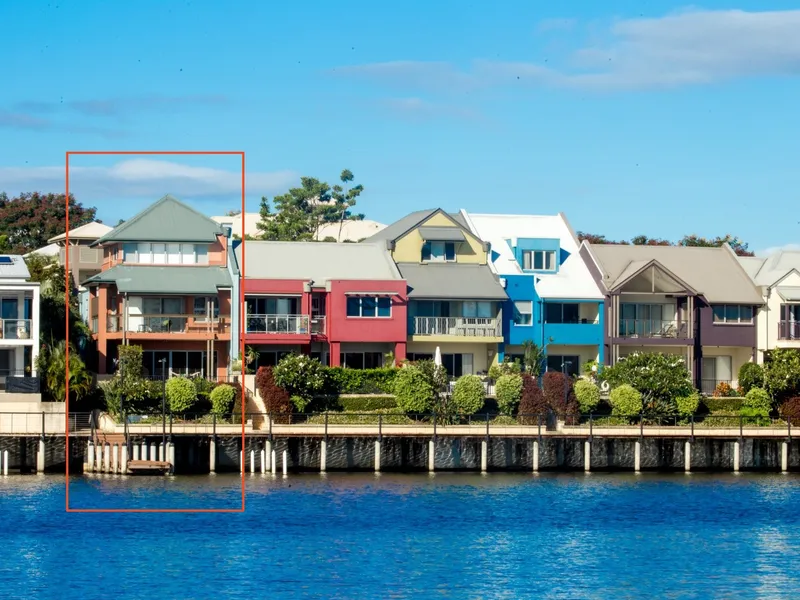 Emerald Lakes Designer Living Three Level Waterfront Villa