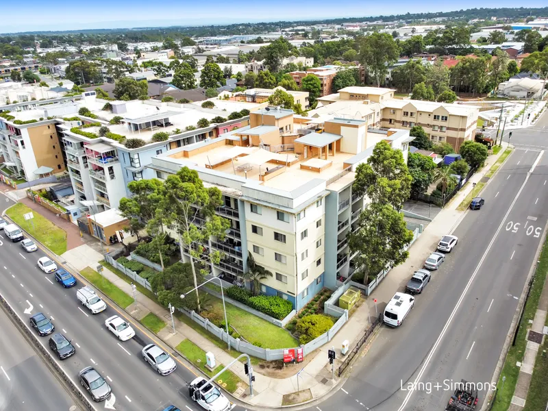 CONVENIENT LIVING IN A HIGH DEMAND AREA!!!