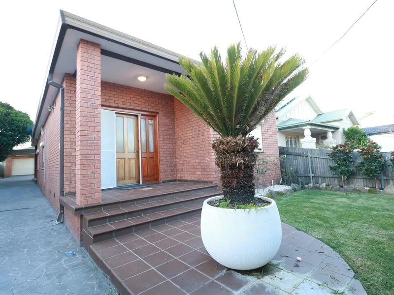 PRESENTING A CONTEMPORARY, EXPANSIVE FAMILY RESIDENCE