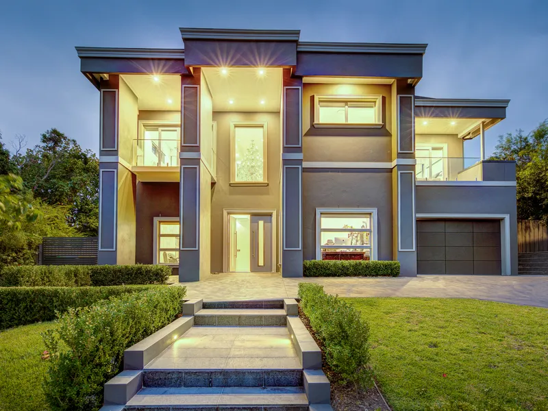 Contemporary Excellence in a Dress-circle Setting