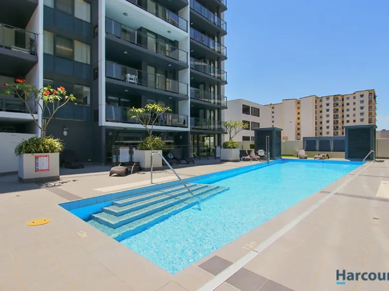 Stylish  Furnished  3 Bed 2 Bath 2 Car Bay - Apartment