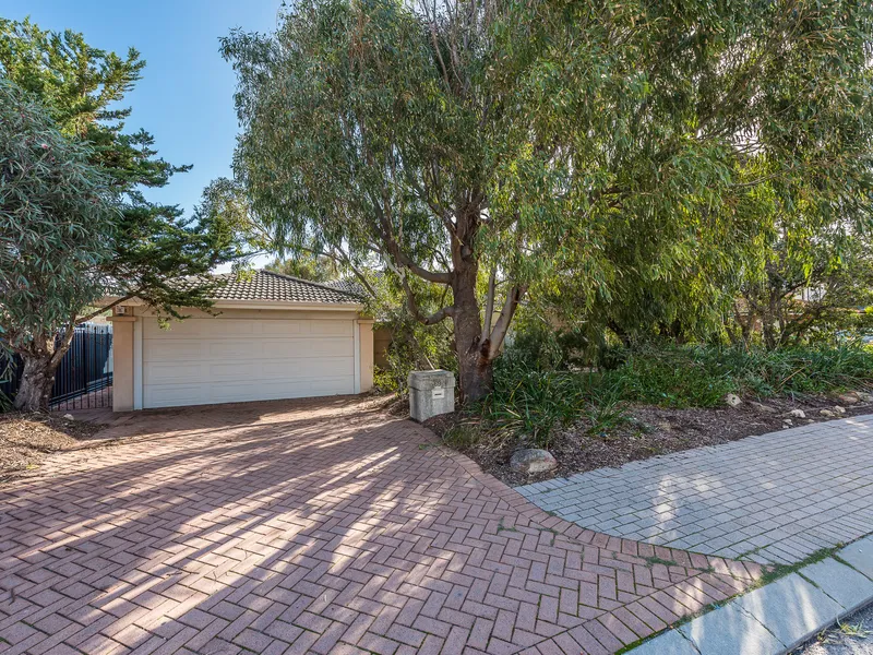 Spacious 5 x 2 home within walking distance to the Beach