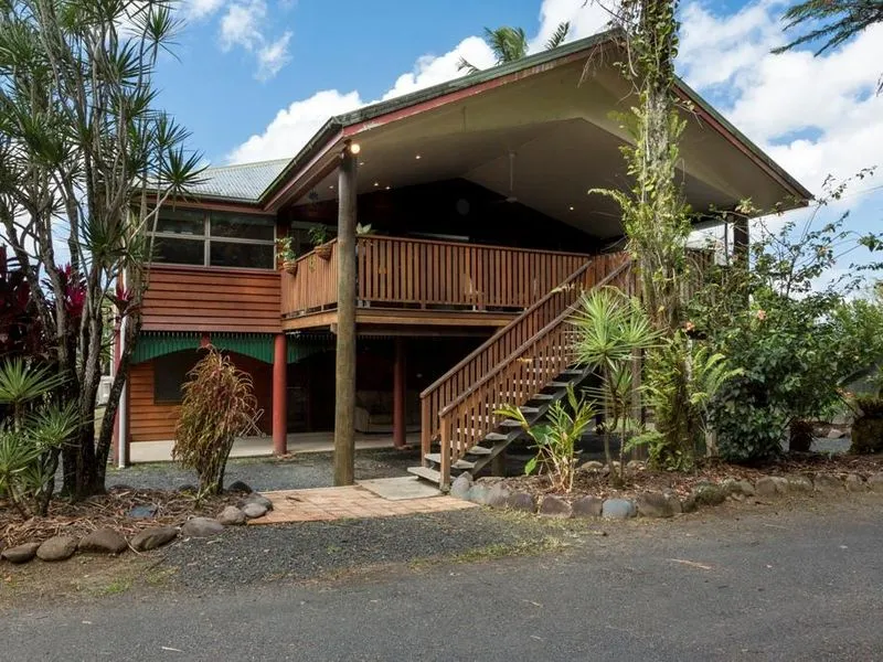 MASSIVE FOUR BEDROOM FAMILY HOME PLUS OFFICE & 3 BATHROOMS