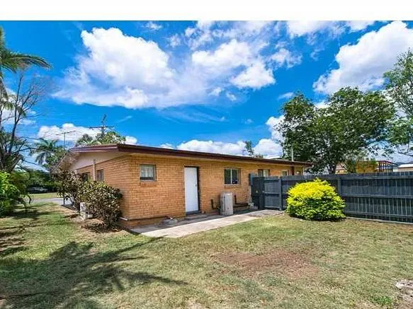 $192,000! ENJOY THIS RENOVATED UNIT, GREAT LOCATION! FENCED AND PRIVATE.