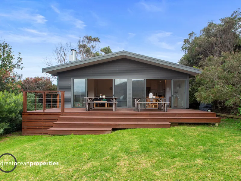 Luxurious four-bedroom retreat with enormous expansive views