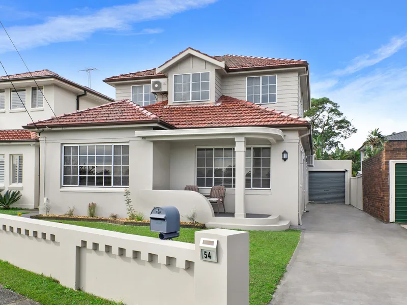 Spacious parkside freestanding home with north-east garden