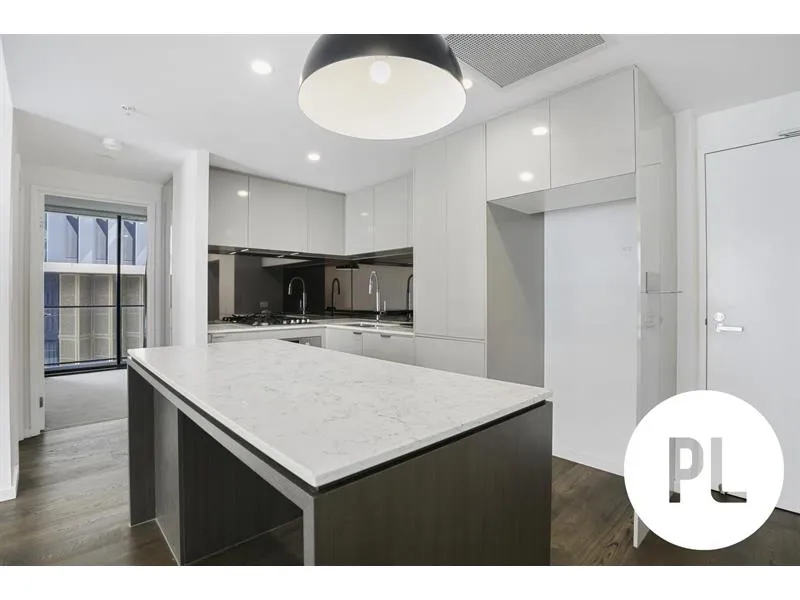 Top-floor residence with same-level access to Rooftop Pool