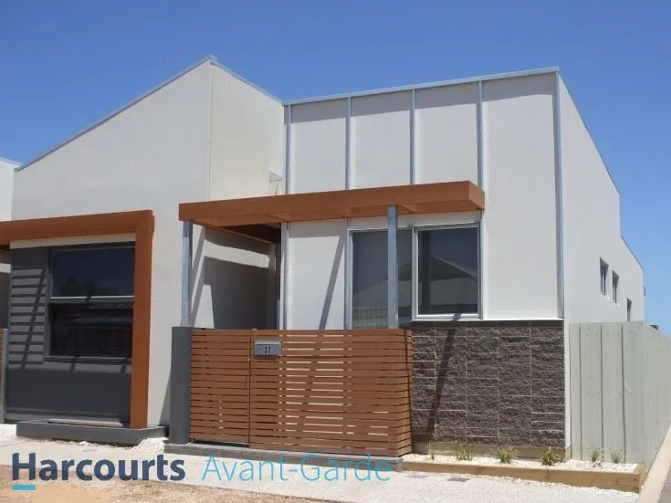 Refreshing Studio Home!