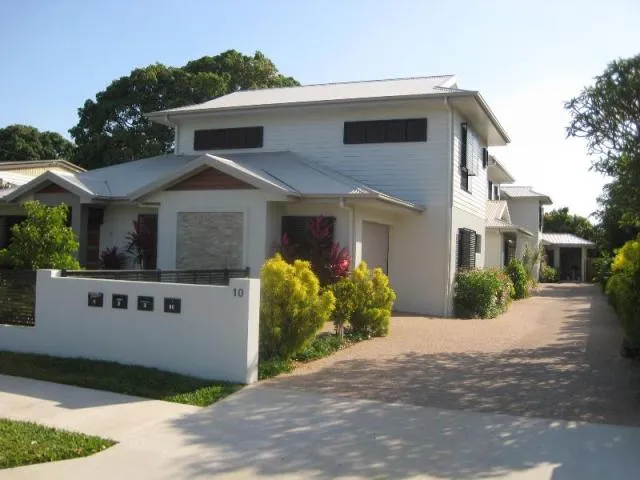 Central, Quiet and Stylish Townhouse
