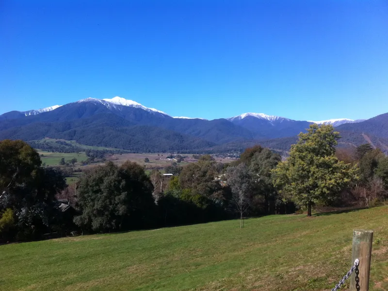 Unparalleled Aspect and Views from this Magnificent Allotment
