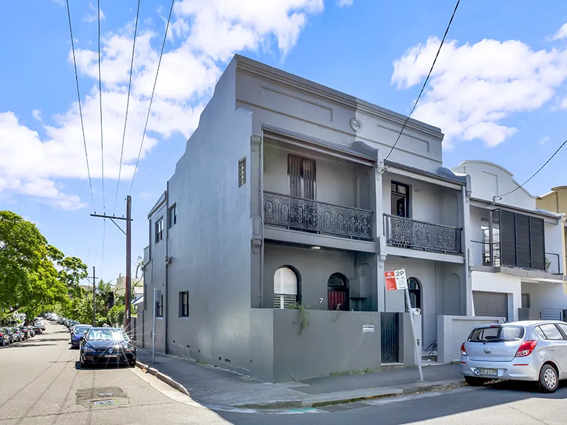 Perfectly positioned corner terrace with dual street access