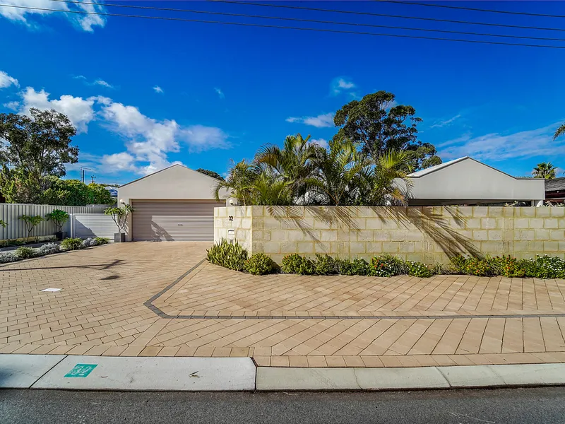 EASY-CARE HOME IN A WHISPER QUIET CUL-DE-SAC LOCATION!