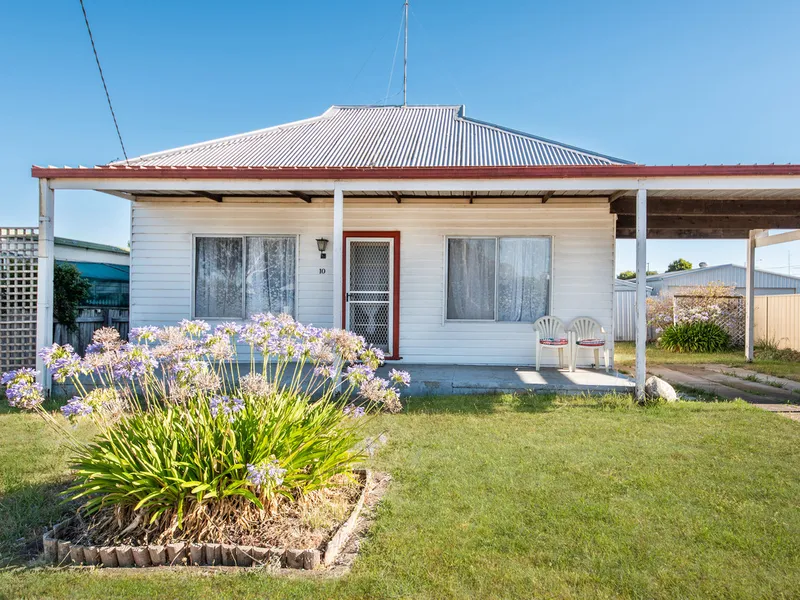 Cosy Home In Quite Street