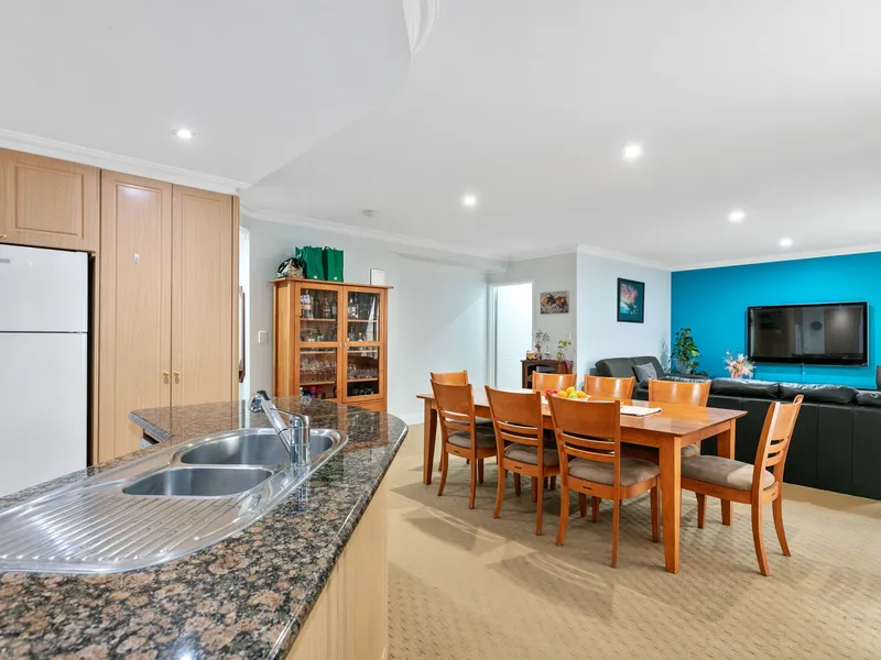Within walking distance to all transport and local shops