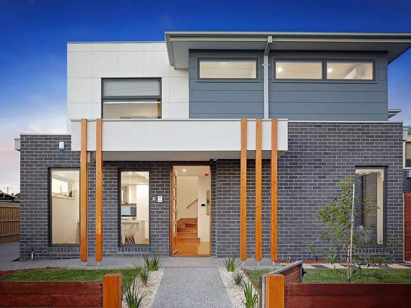 Conveniently placed and perfectly polished!