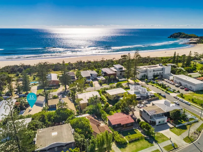 Glass House On Cypress - Classic Seaside Abode in Coveted Locale