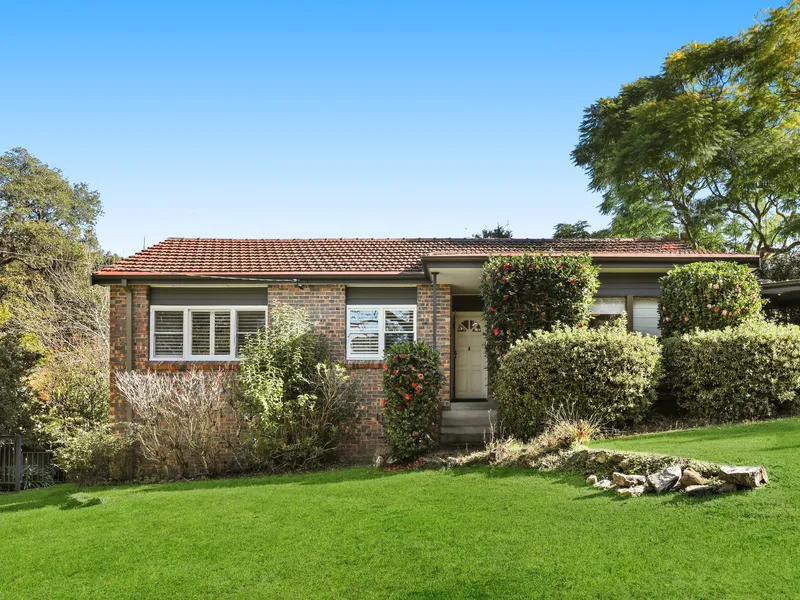 Effortless Single Level Living, Sunny Landscaped Garden