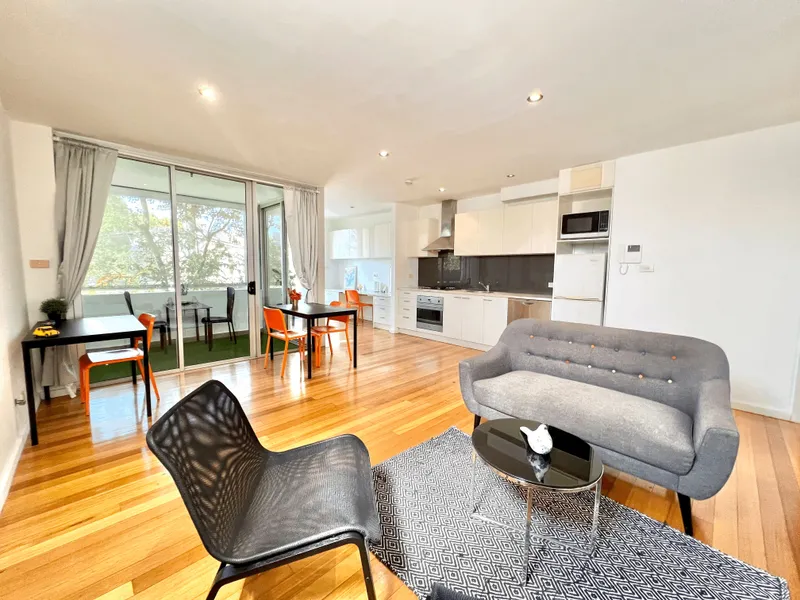 N-facing one bedroom plus study with multiple outdoor terraces