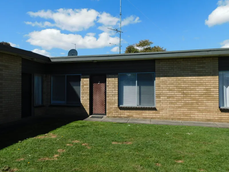 DELIGHTFULLY RENOVATED ONE BEDROOM UNIT