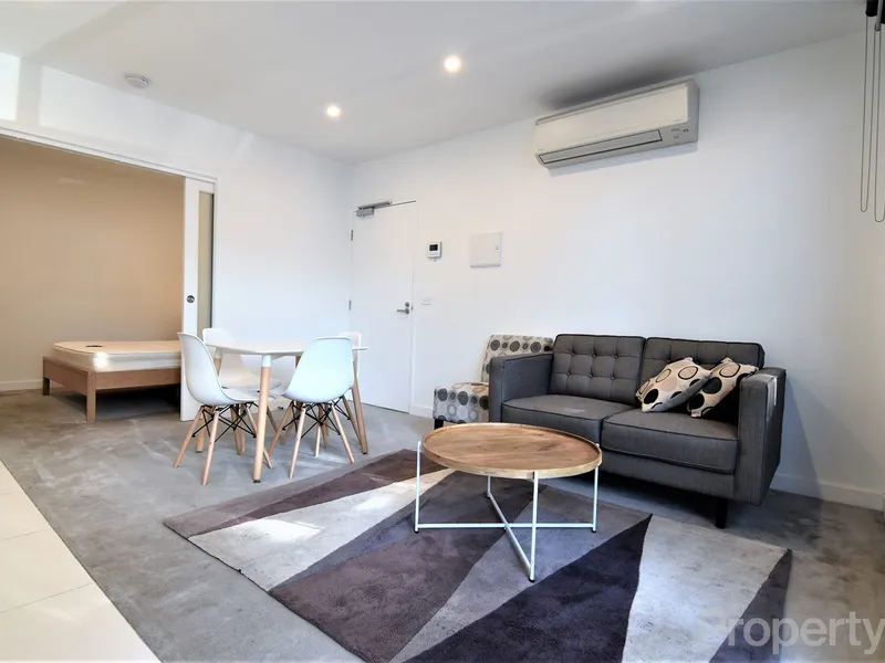 Partly Furnished One Bedroom in West Melbourne!